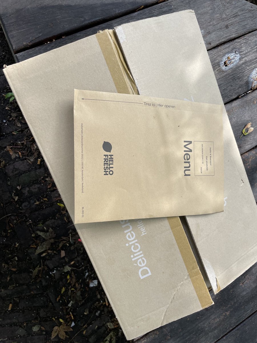 Hoi ⁦<a href="/HelloFreshNL/">HelloFresh NL</a>⁩ deze doos staat verdwaald in het park in Gouda…