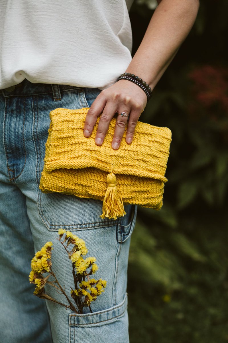 tobeadorned's tweet photo. 💛 New pattern release! 💛 The Avid Reader Clutch Bag knitting pattern is out now!
https://t.co/fXi1rVOF3L
#elevenseshour #KnittingTwitter #OffRav https://t.co/zDIyo1gcBF