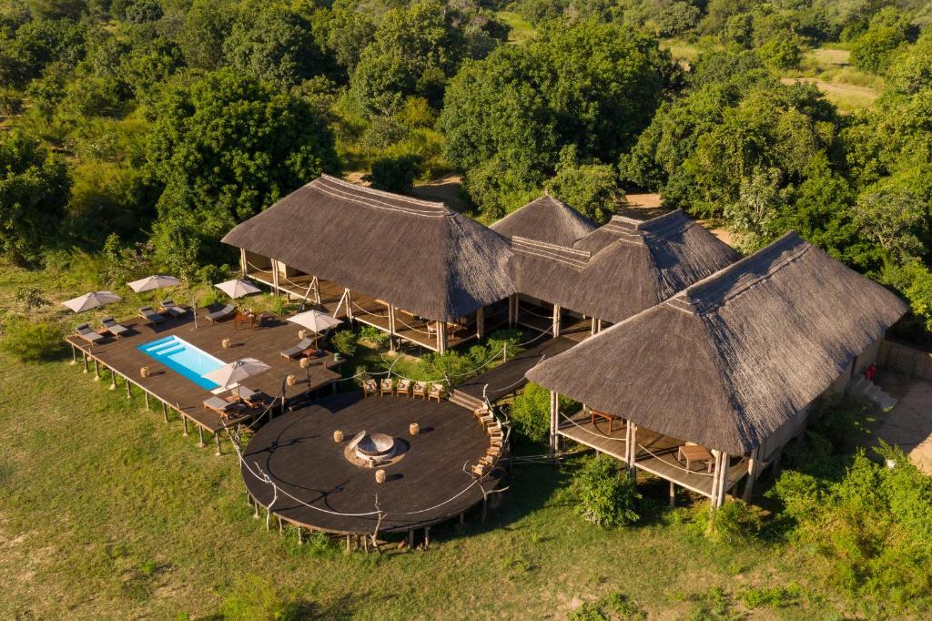 Chikunto Safari Lodge

Where Is It: South Luangwa National Park, Zambia 

#luxurysafari #zambia #travel #wildlife #gamedrives #riversafari #walkingsafari #isolated #wilderness #africansky #birdlife #familytrip #culturaltrip #luxurystay #nationalpark