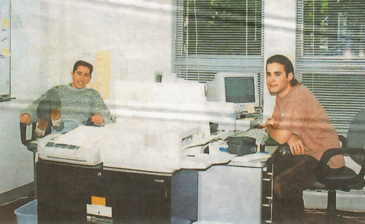GuillaumeMbh's tweet photo. In 1995, two Cornell students created the world's first social network 

This was 9 years before Mark even thought of Facebook.

At its peak, the company was valued at ~$1B. 

The story of theGlobe, a social media company you've never heard of🧵 https://t.co/abrUhJPn5c
