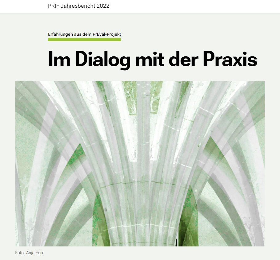 PrEval_Projekt's tweet photo. Heute ist der #PRIF Jahresbericht 2022 erschienen! Auch #PrEval ist dabei, mit einem spannenden Interview mit @JulianJunk  über den Leitgedanken des Projekts: Dialog und Transfer zwischen Forschung und Praxis. Jetzt reinlesen: 👉https://t.co/vpbjqPkY6V https://t.co/XGRWEly3YG