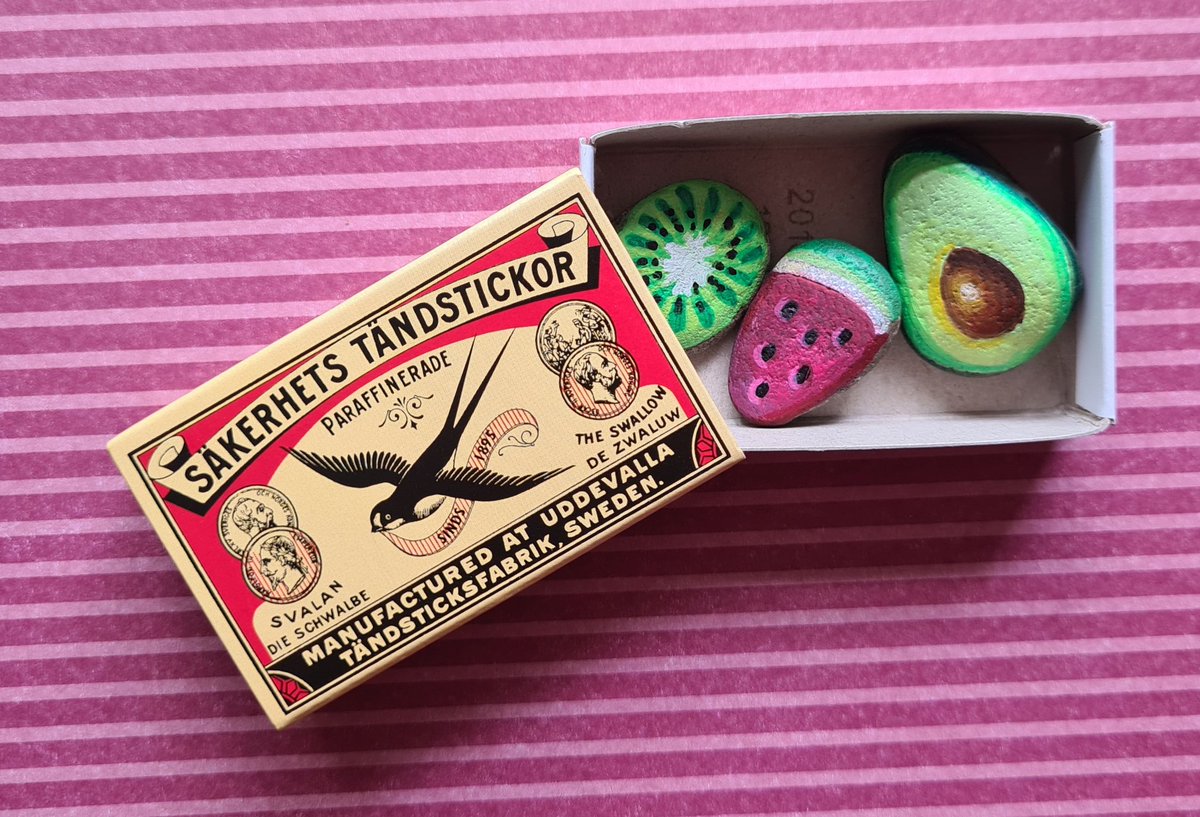 toedeloebiz's tweet photo. Doosje Fruit.
#keigoed
Handgeschilderd op steentjes, incl luciferdoosje: β¬10,-
#pebblePets #kunststukjes #handgemaakt #doosje #toedeloe https://t.co/8yNpNtgPuD
