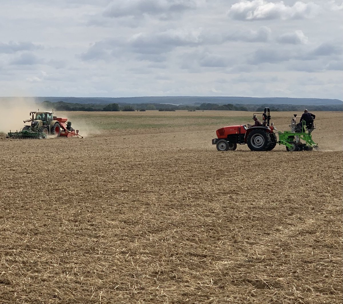 BERTRANDAlex1's tweet photo. Mise en place de la plateforme variété colza #axereal https://t.co/qBD5u609MM