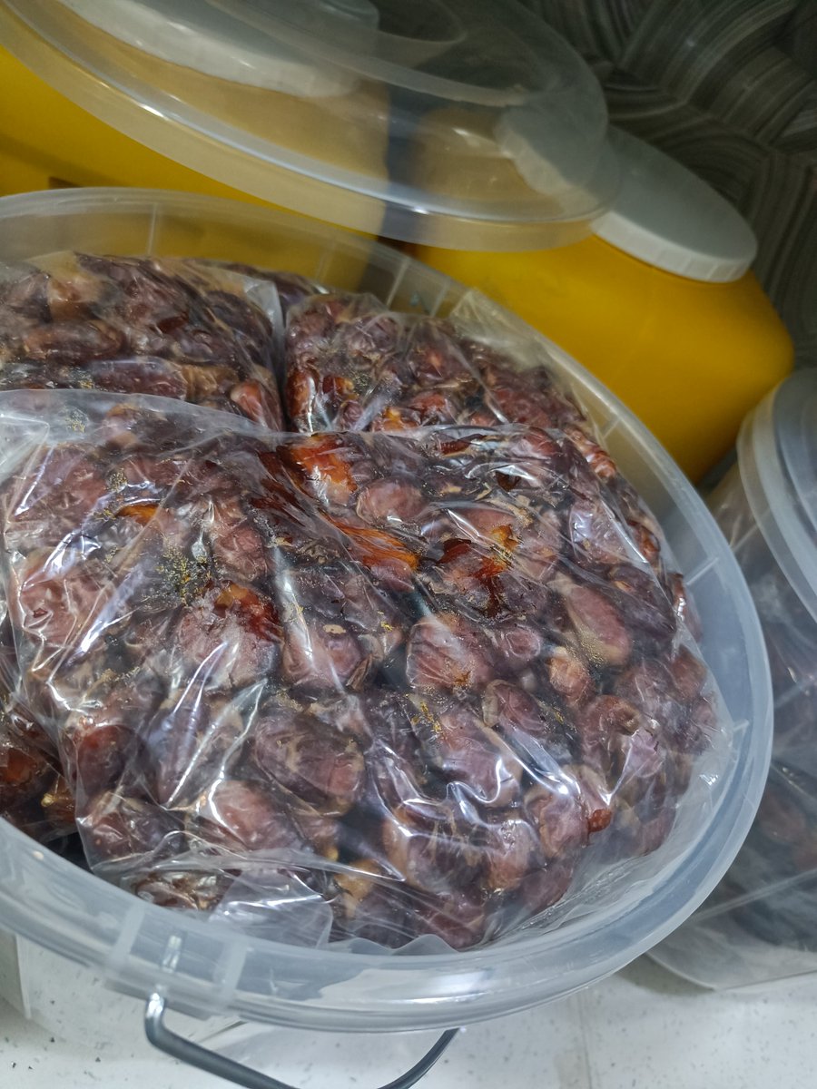 تمر خلاص درجه اولى نظيف ومرتب وزن 20ك وأكثر سعر الدبه 20ريال فقط لتواصل على الخاص