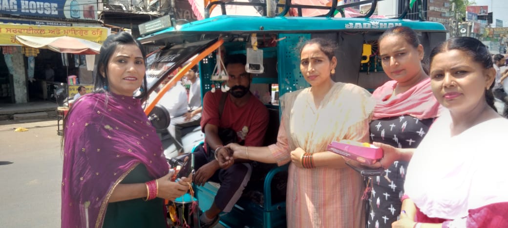 NarinderKaurAd1's tweet photo. BJP Mahila morca
State name- Punjab    
Program date- 30.8.2023
District name-Sangrur-1
Program- Driver bhai ko rakhi bandna

Narinder Kaur
district president
mahila morcha sangrur-1
#Snehayatra #RakshaBandhan @narendramodi @JPNadda @blsanthosh @BJPMM_PUNJAB @VanathiBJP https://t.co/V4ZIe3SCHZ
