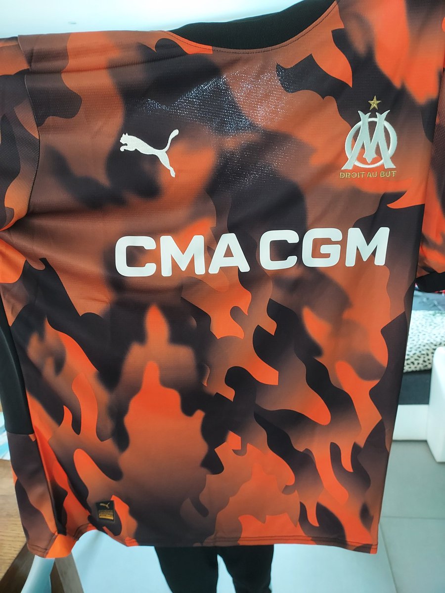 NFrandon's tweet photo. @_PointDePenalty Rien à voir avec arsenal mais vous pensez quoi du third de l'OM ? https://t.co/12k3tACOqr