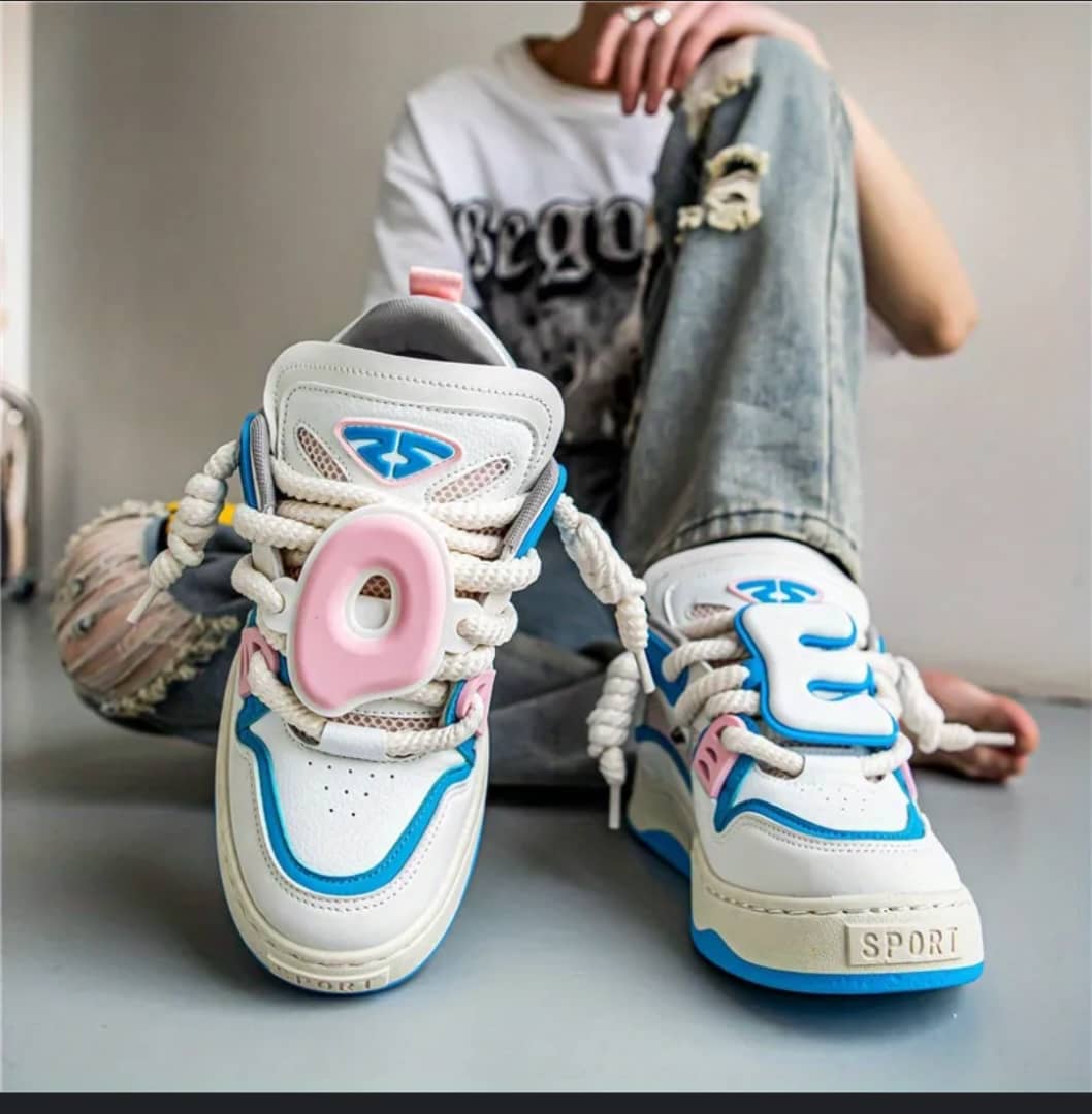 ChristallServ's tweet photo. Stock : New Chitta Luxury Unisex SNEAKERS
Features: Very Heavy And Has a Very Big Sole With a Strong Quality
Price: 28,000
Size: 39-45
Fully Boxed https://t.co/0nr5vdrHSw