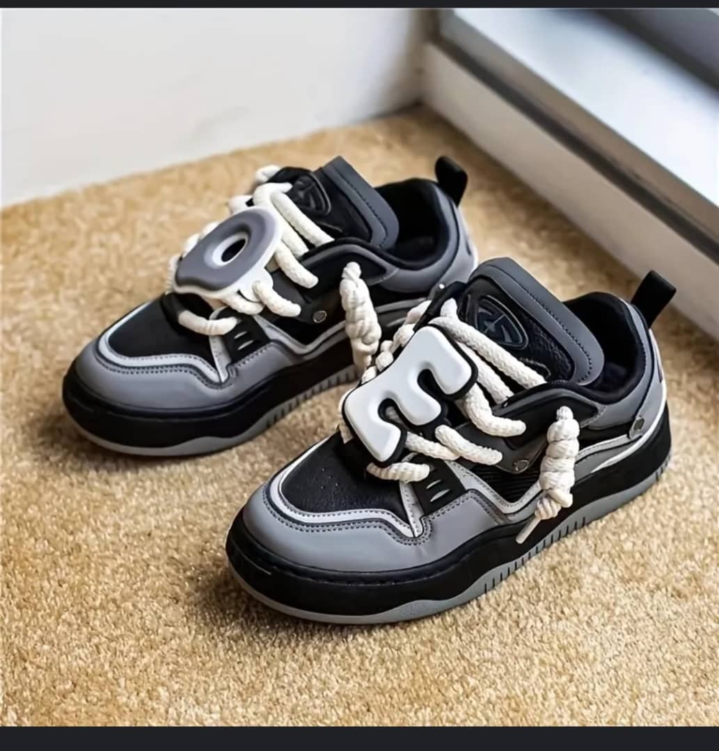 ChristallServ's tweet photo. Stock : New Chitta Luxury Unisex SNEAKERS
Features: Very Heavy And Has a Very Big Sole With a Strong Quality
Price: 28,000
Size: 39-45
Fully Boxed https://t.co/0nr5vdrHSw