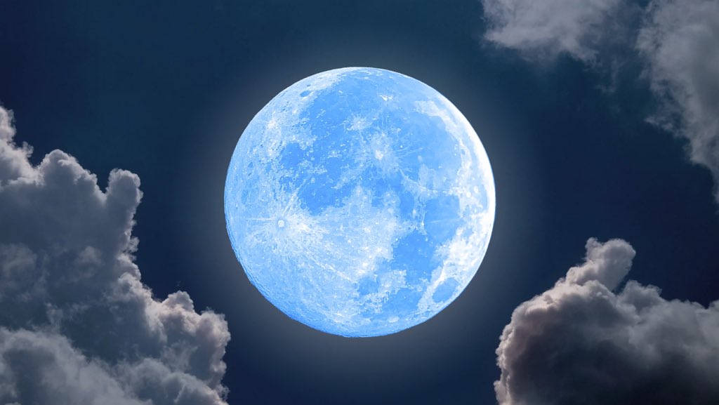 pubity's tweet photo. Tonight's extremely rare super blue moon (at 7:10pm ET) will be the last one until 2037. https://t.co/7WE0E3lMAw