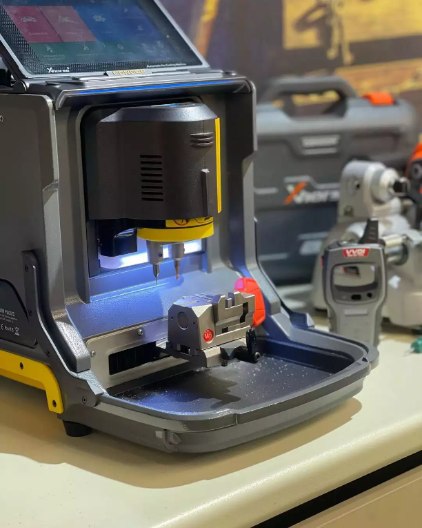 XhorseGlobal's tweet photo. There is nothing more satisfying than seeing locksmiths using Xhorse products to complete their work well!
We would love to see photos of your recent work.
cre: tajhizat_klidi_pishro

#xhorse #locksmith #keycutting #keycuttingmachine #keyduplicator #keymachine #automotiveindustry https://t.co/6GLA4cZhCc