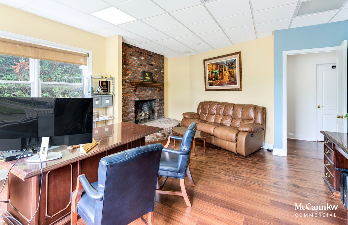 McCannCRE's tweet image. FOR SALE📍531 Mullica Hill Rd, Mullica Hill, NJ 08062

The building is 2,564 SF and on a high-traffic count intersection. The building is zoned C1 and can be used as an office or retail site.

Contact @SteveHanscomCRE for details.

#NJCRE #NJRealEstate #GloucesterNJ #NJOfficeSale