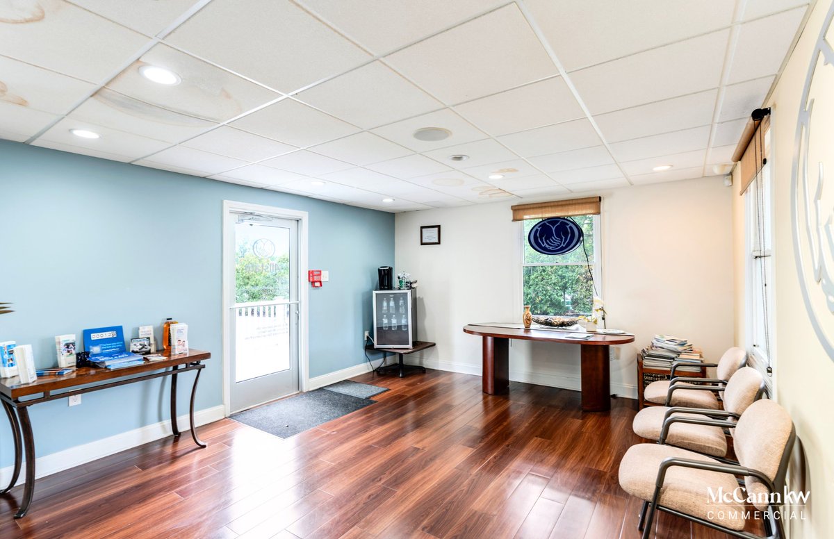 McCannCRE's tweet image. FOR SALE📍531 Mullica Hill Rd, Mullica Hill, NJ 08062

The building is 2,564 SF and on a high-traffic count intersection. The building is zoned C1 and can be used as an office or retail site.

Contact @SteveHanscomCRE for details.

#NJCRE #NJRealEstate #GloucesterNJ #NJOfficeSale