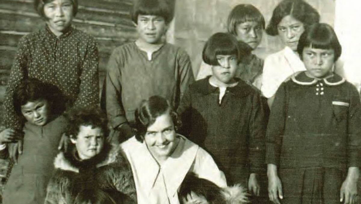 Une centaine de nouvelles tombes d’enfants autochtones viennent d'être découvertes au Canada. Durant plus d’un siècle, des enfants indiens arrachés à leur famille ont été placés dans des pensionnats canadiens. Il fallait “tuer l’Indien dans l’enfant”.
➡️ l.franceculture.fr/J3z