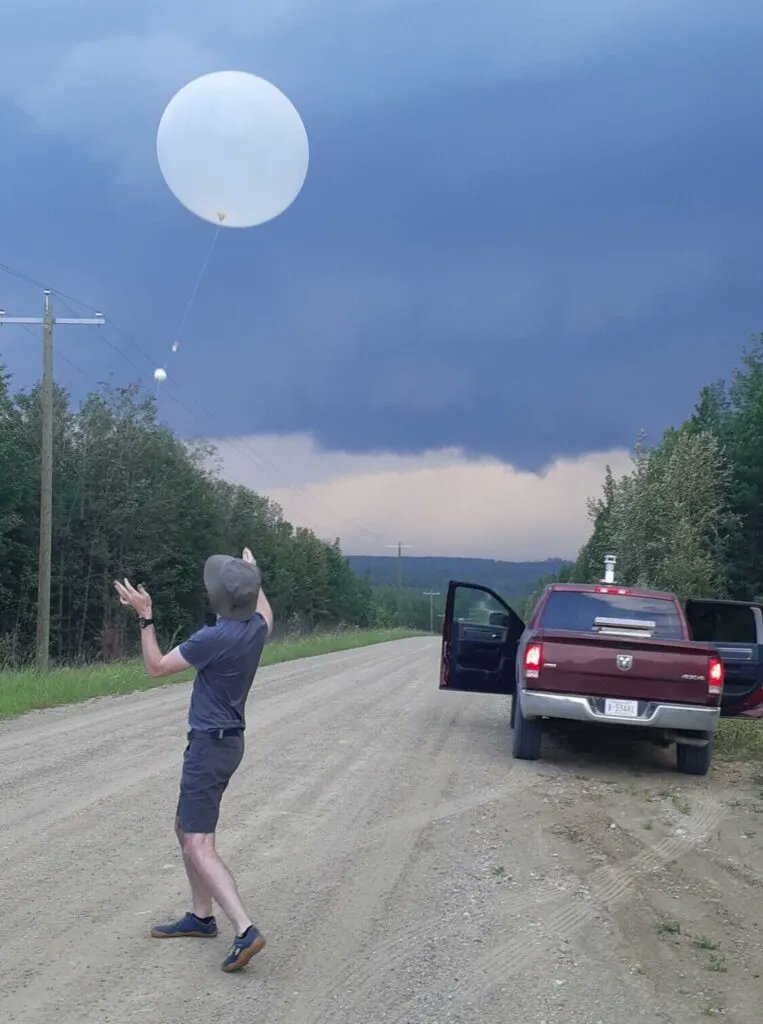 Elizabeth Howell (@howellspace) on Twitter photo It’s the plot of the 1996 Hollywood hit Twister, but it’s also real life. Inspiration came from the “Dorothy” system featured in the "best storm-chasing movie of all time".
#hailsonde
<a href="/westernuNHP/">Northern Hail Project 🇨🇦</a> <a href="/BOM_au/">Bureau of Meteorology, Australia</a> @joshuasoderholm
(my story in <a href="/CanadaInSpace/">SpaceQ</a>)
buff.ly/3L3shmN It’s the plot of the 1996 Hollywood hit Twister, but it’s also real life. Inspiration came from the “Dorothy” system featured in the "best storm-chasing movie of all time".
#hailsonde
<a href="/westernuNHP/">Northern Hail Project 🇨🇦</a> <a href="/BOM_au/">Bureau of Meteorology, Australia</a> @joshuasoderholm
(my story in <a href="/CanadaInSpace/">SpaceQ</a>)
buff.ly/3L3shmN