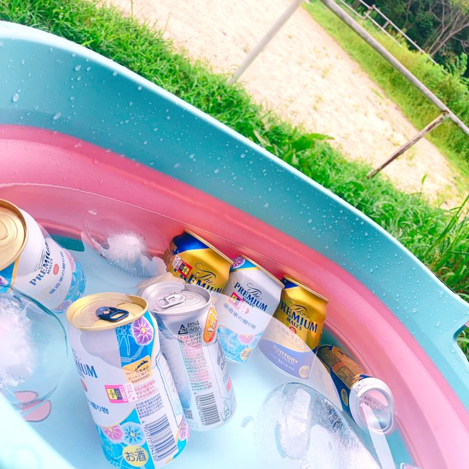 突然思いついた外ビール肉会だったので落ちてる木を棒にしてマシュマロなど焼いた 