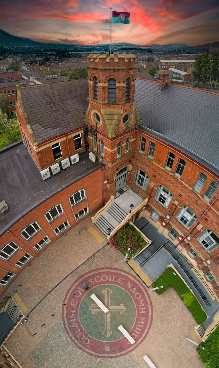 One of my favourite types of panoramic pic styles, vertical buildings.  
This one of @StMarys_Belfast!  One of West Belfast's greatest landmarks! 
@FailteFeirste @FeileBelfast @JamesConnollyVC @CatholicBishops @downandconor @EilisMcateer 
🇦🇹 📸
#Ranch #WestBelfast