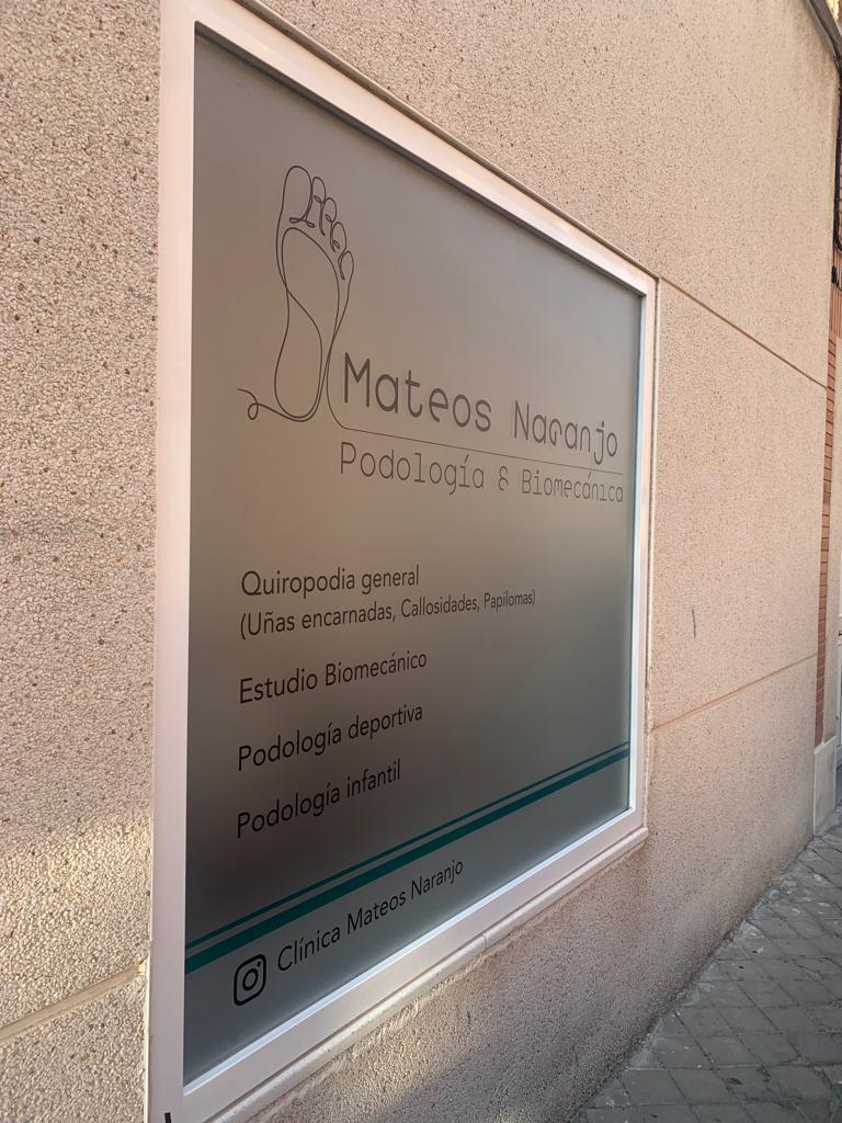 ArguedonE's tweet photo. ¡¡Buenos días!! 😁
Hoy miércoles os traemos un nuevo trabajo de cartelería y vinilado de una nueva clínica de Podología 🦶 que se ha abierto en Ciempozuelos. Realizamos la cartelería en dibond impreso 🎨 y unos vinilos al ácido para que entre la luz a este maravilloso local. https://t.co/rzyeocnsVW