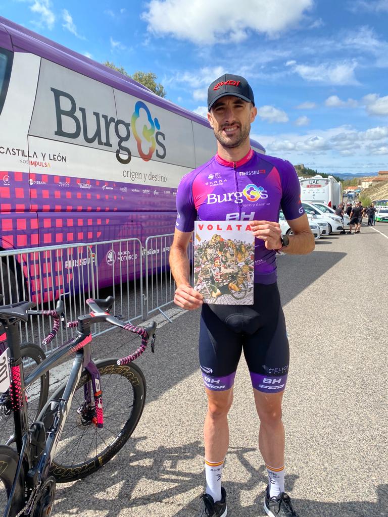 ccvolata's tweet photo. Está siendo uno de los grandes protagonistas desde la fuga en el inicio de esta #LaVuelta23
En la salida de la 5ª etapa en Morella hemos charlado con @oka_ander. En breve compartiremos la entrevista.
Ya tiene su revista #VOLATA 🙌🏽 https://t.co/vBLcg8SBDK