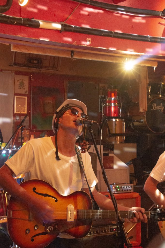 New_Action's tweet photo. ◤◢◤ 📸NEW PHOTO UP⚡️ ◢◤◢

New Action! × kunmohile presents "山の日、海のそば"

2023.8.10 at 江ノ島OPPA-LA

🎸kunmohile(@kunmohile)
📸photo by 大地(@karakuricube) https://t.co/1nNzFbISXJ