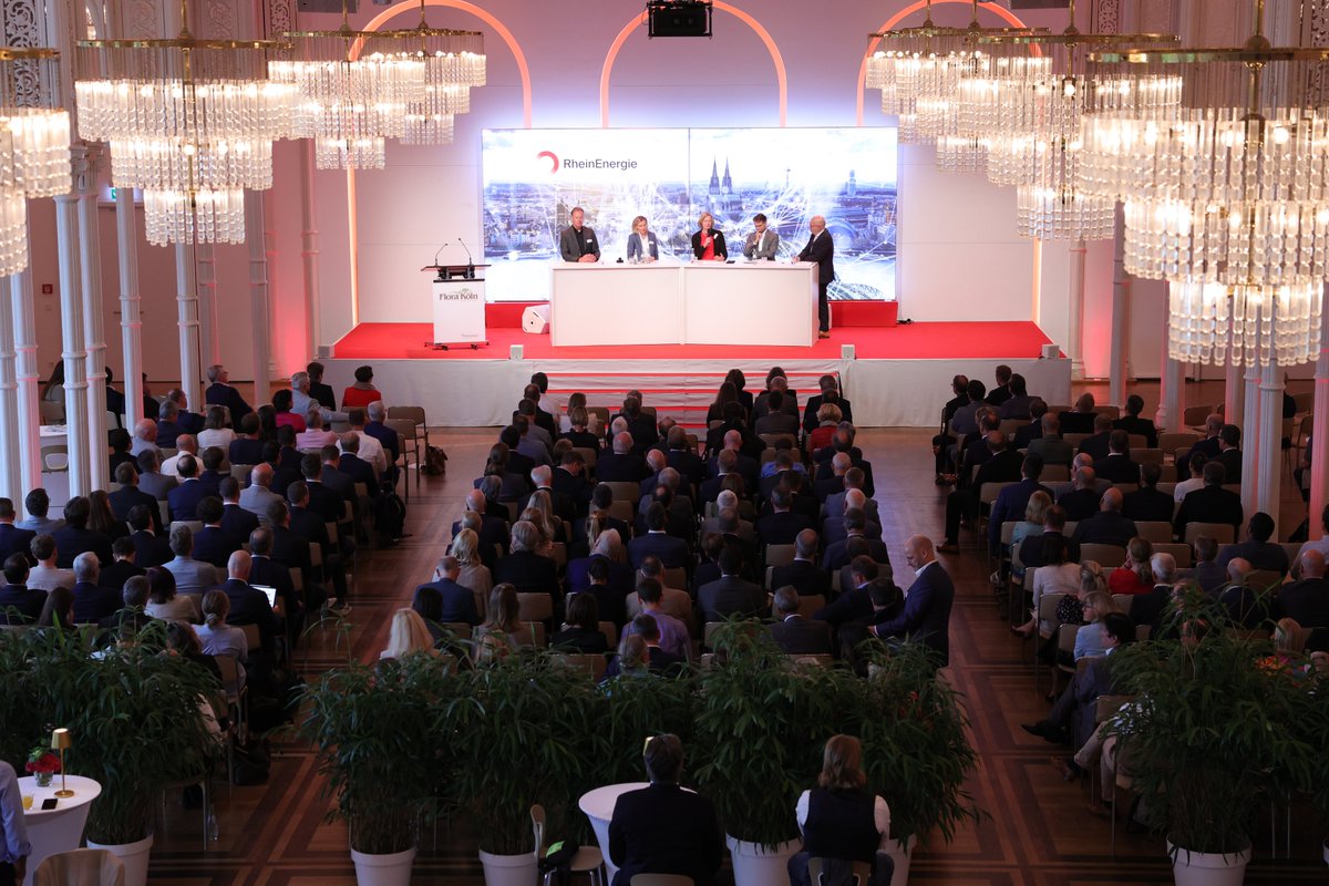 Die #Energiewende ist unumkehrbar, der #Klimawandel ist in aller Munde, die jungen Generationen fordern Klimagerechtigkeit. Tempo ist wichtig, wenn wir es schaffen wollen, auf allen Ebenen der regionalen und überregionalen Versorgung CO2-neutral zu werden. 
#Energieforum23