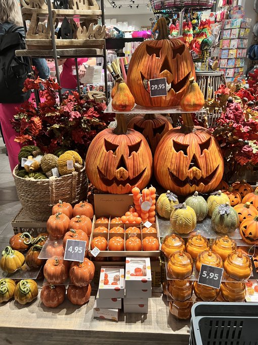 the basic bitch in me foams at the mouth (good) when i see gourds and mushrooms as decor but much of