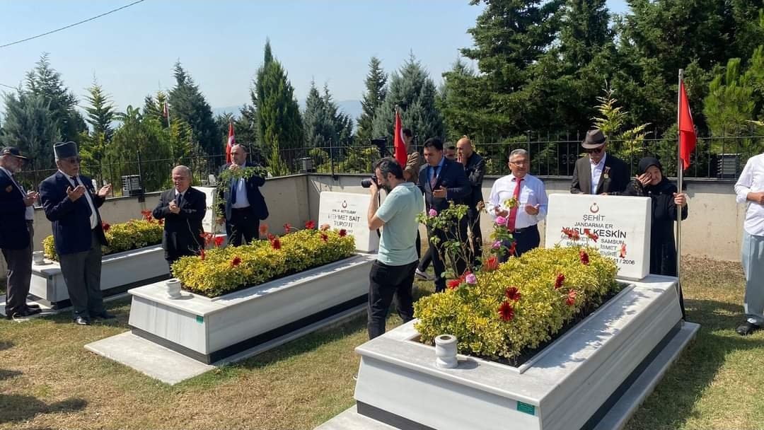 MhpDerince's tweet photo. MHP Derince İlçe Teşkilatı olarak Derince Kaymakamlığı tarafından düzenlenen 30 Ağustos Zafer Bayramı kutlama programına  yönetimimizle birlikte iştirak ettik. Aziz Şehitlerimizin ruhuna okunan Kur'an tilavetine katılım sağladık. https://t.co/M7x0mkxGuh