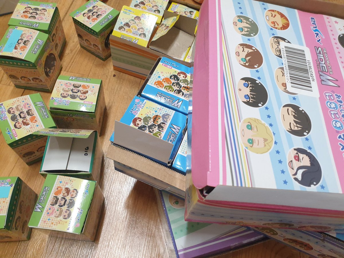 cute_doomee's tweet photo. SideM 만쥬 올클 (신캐 x) 판매합니다!

보관을 제대로 못해서 변색있고 하자, 이염이 있는 아이들도 있습니다 포장상태 안 좋고 4탄박스 없습니다! 

배송비 포함해서 만원으로 보내드릴게요!

거의 무료나 다름 없습니다ㅠㅠ 빨리 처분해야 하는데 버리기 아쉬워서 글 올려봅니다 https://t.co/fR7btggGSK