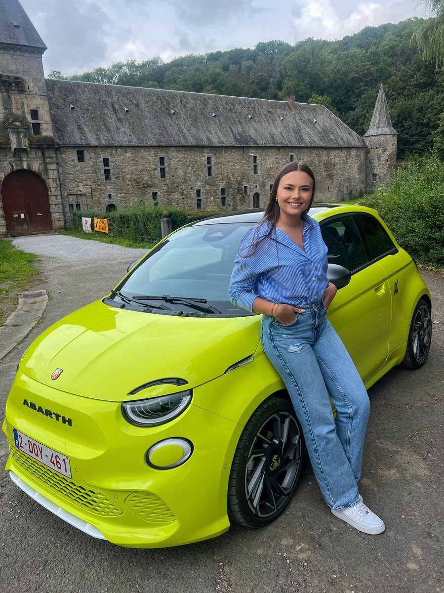brusselsroads's tweet photo. C’est la rentrée ! 
On espère que vos vacances ont été plus que géniales ! Nous commençons la nouvelle saison avec le 1er véhicule électrique de la marque à scorpion. L’Abarth 500e est prise en mains par Élodie…bientôt en ligne

#brusselsroads 
#abarth
#abarth500e 
@TeamAbarth https://t.co/t7Uiz1mwvX