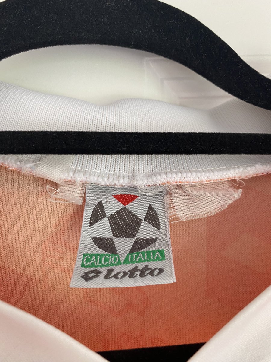 JoshCookShirts's tweet image. Netherlands 1994 Home Football Shirt  with Bergkamp Nameset 

Nameset has been replaced 

Very good condition size M

£80 + postage