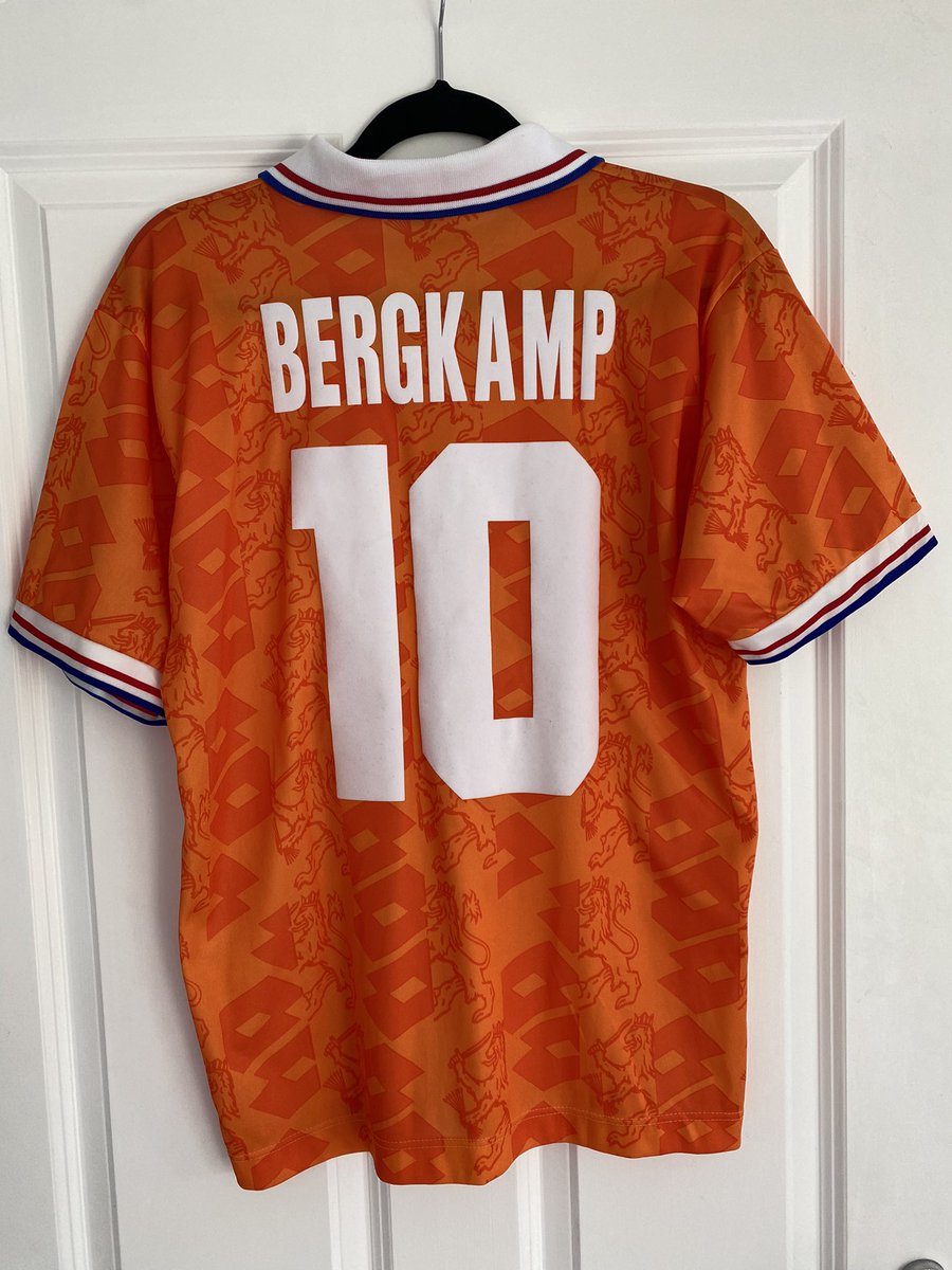 JoshCookShirts's tweet image. Netherlands 1994 Home Football Shirt  with Bergkamp Nameset 

Nameset has been replaced 

Very good condition size M

£80 + postage