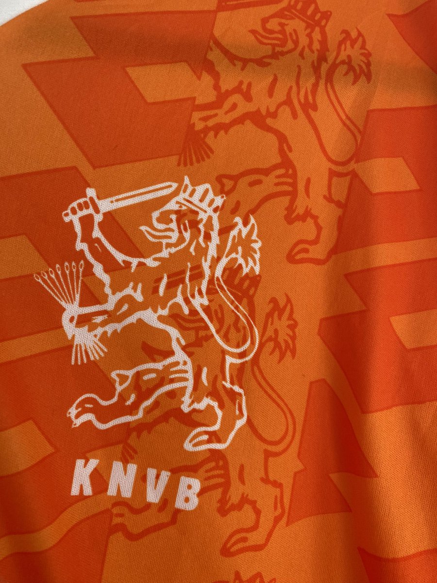 JoshCookShirts's tweet image. Netherlands 1994 Home Football Shirt  with Bergkamp Nameset 

Nameset has been replaced 

Very good condition size M

£80 + postage