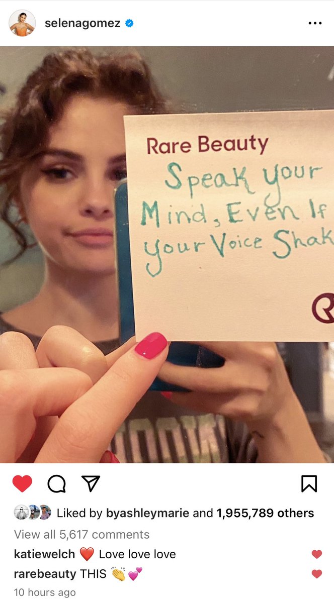 liedtoselena's tweet image. Selena and I posting #rarereminders around the same time 💛