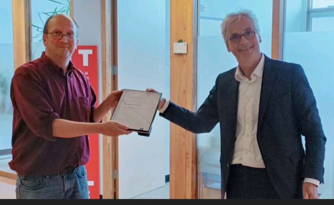 VanSprielLab (@vanspriellab) on Twitter photo Martin ter Beest received the "Radboudpluim" for his exceptional scientific performance yesterday from our Dean! Congratulations Martin, so well-deserved!
<a href="/radboudumc_weet/">Radboudumc wetenschap</a>
<a href="/radboudumc/">Radboudumc</a> Martin ter Beest received the "Radboudpluim" for his exceptional scientific performance yesterday from our Dean! Congratulations Martin, so well-deserved!
<a href="/radboudumc_weet/">Radboudumc wetenschap</a>
<a href="/radboudumc/">Radboudumc</a>
