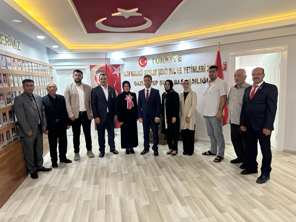 #İlSağlıkMüdürümüz 
Sn #DrÜmitMutluTiryaki Derneğimizi ziyarette bulunmuştur Sn Müdürümüze nazik Ziyaretlerinden dolayı teşekkür ediyor Şehrimize hayırlı hizmetler yapmasını diliyoruz.
Biz kendisinden razıyız Allah'ta razi olsun 

<a href="/drfahrettinkoca/">Dr. Fahrettin Koca</a> 
<a href="/saglikbakanligi/">T.C. Sağlık Bakanlığı</a>