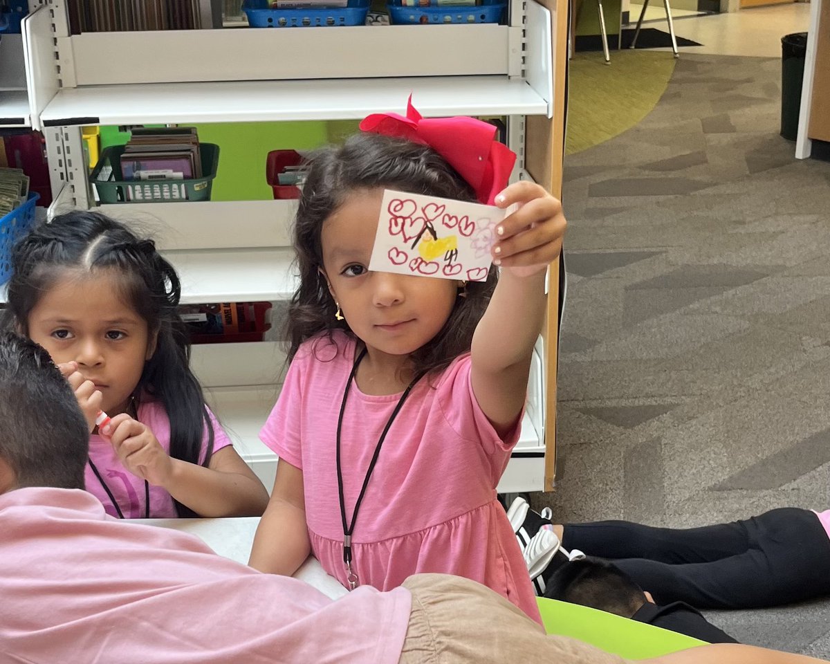 Veronica_Brav0's tweet photo. Kindergarteners in Mrs. Chavez’s class designed their library cards this week. 
#LakeParkLibrary #ASD4LibrariansRock @LakeParkASD4 @lchavez_luz https://t.co/1szByZTbFD