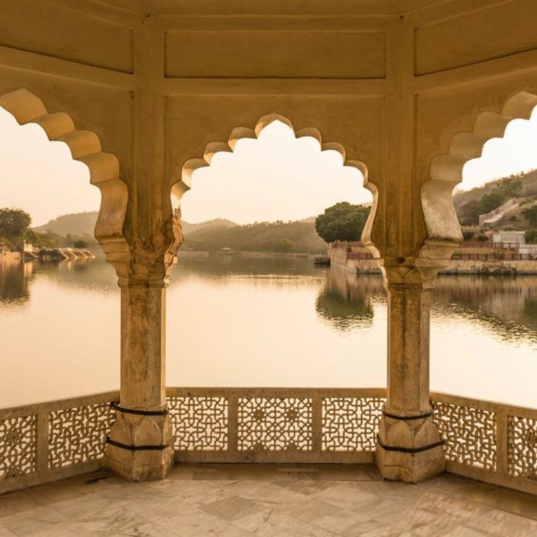 Nadirzehri8177's tweet image. #Morning at Amer Fort, Jaipur, Rajasthan, India
We love its artistic style elements. The fort overlooks Maota Lake, the primary water source for the Amer Palace. Reference no. Amer Palace is an excellent example of Rajput architecture.

#lareeadda #explorepakistan