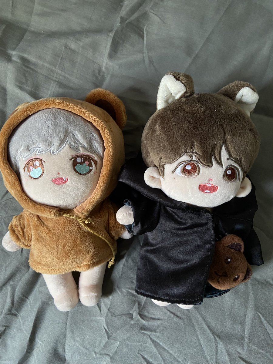 suhjuns's tweet photo. #pasarnct #pasarnctmy help rt, please!

wts jeno and renjun dolls 🫶🏻 idk what other clothes i have for them but if you buy this i’ll incl these clothes and any other clothes i find haha

- rm85 each (slightly negotiable, ESPECIALLY if you take both)
- postage rm5
- dm to buy! https://t.co/b6PoRqEpCW