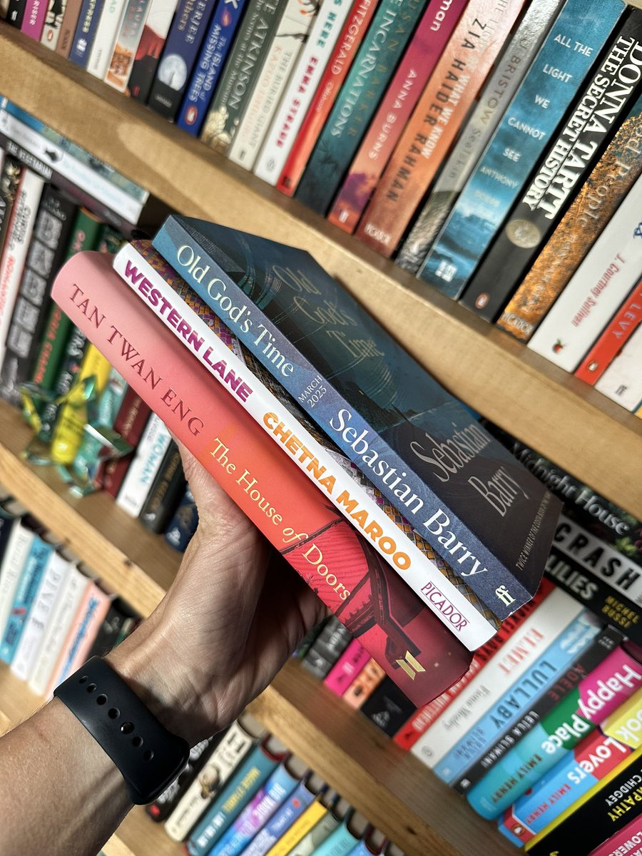 thereadingpara's tweet photo. Are you reading any of the Booker Prize longlist?
I already had copies of #WesternLane & #OldGodsTime & said I wouldn’t buy any more until the shortlist announcement, but you lot tempted me with your reviews of #TheHouseOfDoors! 📚 https://t.co/k0GpgsorqP