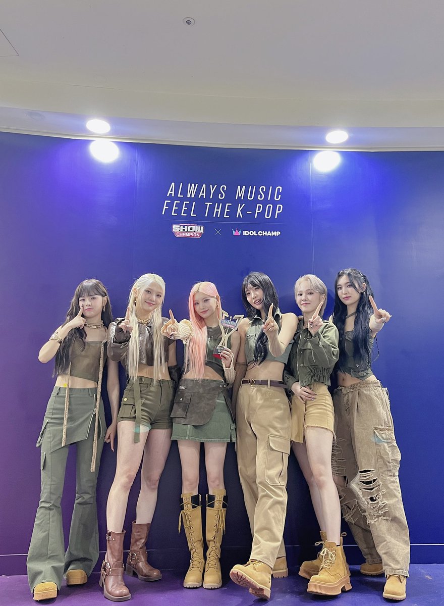 showchampion1's tweet image. 8월 30일 쇼챔피언 ‘챔피언송’은?!
EVERGLOW(에버글로우)의 &amp;lt;SLAY&amp;gt; 입니다!
Further 미지의 세계 밝혀줄게 샹들리에 ✨
더 높이 올라가 멀리 날 EVERGLOW의
챔피언송 수상을 진심으로 축하드립니다💜