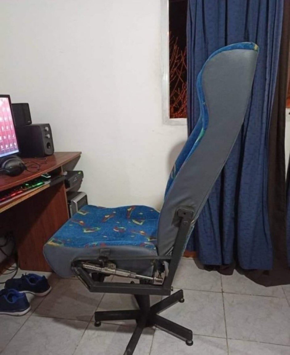 AliExpressES's tweet photo. 🚨 Nueva colaboración 🚨 

ALIEXPRESS X ALSA

— Diseño clásico y ergonómico
— Asiento reclinable
— Cenicero incorporado

La silla gamer de tus sueños ya disponible 👍 https://t.co/doxv5eiFZw