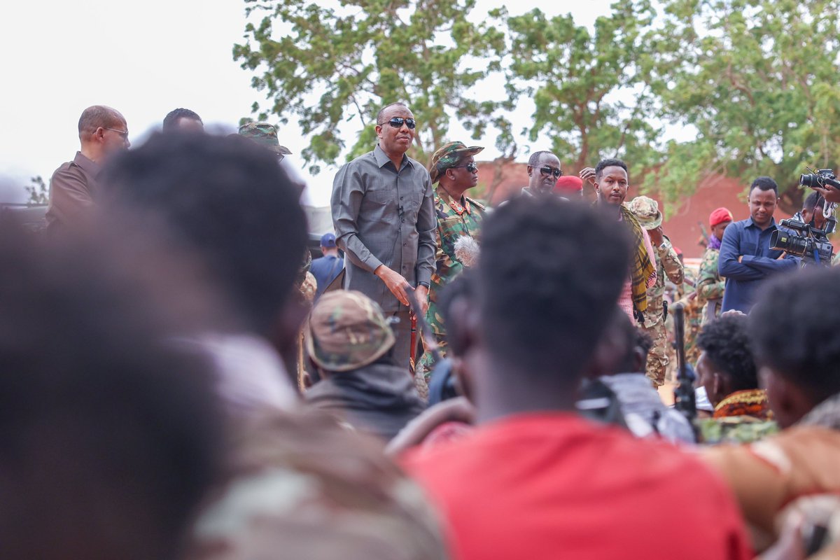 SomaliGov_Spox's tweet photo. "The battle against Kharijites is a fight for the soul of our nation. We cannot rest until we have rooted out this threat &amp; secured a brighter future for all Somalis. We stand united in this fight, shoulder to shoulder." declared H.E. Prime Minister @HamzaAbdiBarre 
#StandWithSNA https://t.co/gjT15tl8aZ