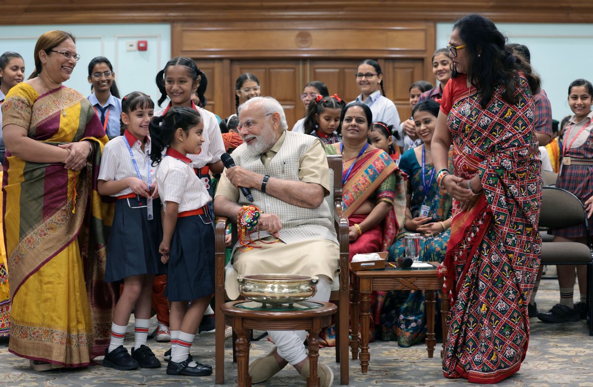 Had a very special Raksha Bandhan celebration at 7, Lok Kalyan Marg. My young friends and I talked about so many subjects. They shared their joy on Chandrayaan-3 and India’s strides in space. They also recited wonderful poetry.