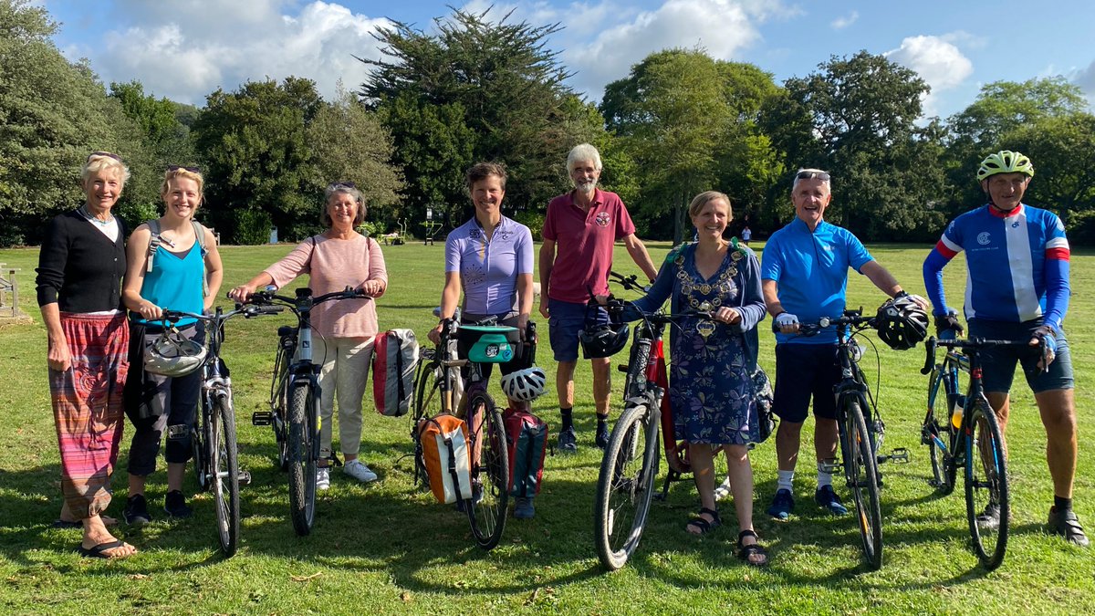 fstonehythedc's tweet photo. 🚴♀️ Councillors and local cyclists joined @katestrong01 in her 3,000 mile #ClimateCycle this morning. https://t.co/11noD8CAvS