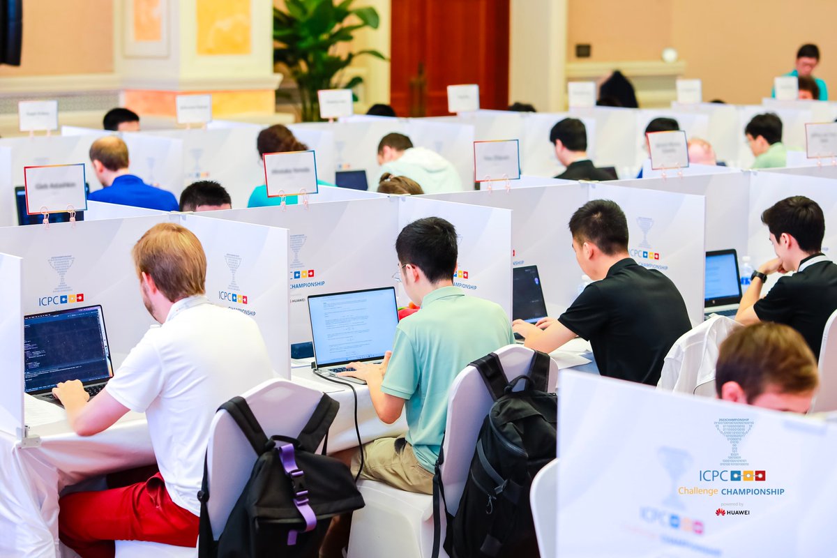 SAMENAcouncil's tweet image. 🏆 @Huawei & ICPC host coding championship for past winners. Top prize: €10,000. More at Huawei's ICPC site! #CodingChamps #HuaweiICPC