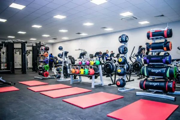 DynamicCoachUK's tweet photo. Gym membership is just one of the perks when you join our 12-month Traineeship @SHCSixthFormm

You’ll gain a Level 3 Diploma in Sports Coaching &amp; on-the-job training. Paid work will be available after three months (based on performance). 

Sign up today: https://t.co/GGyghqFc9x https://t.co/q3YeOxQ0Gm