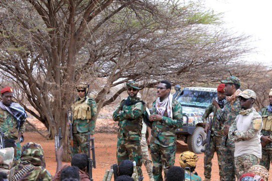 sntvnews1's tweet photo. The President of #Somalia’s #Galmudug State @MrQoorqoor and the Defence Minister @Amohamednur visited frontlines in #Elbur area to support National Armed Forces who are gallantly fighting with terrorists to defend their nation and people. https://t.co/IjEnB67DOf