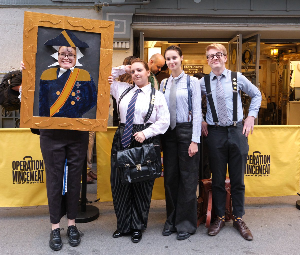 mincemeatlive's tweet photo. Wait a minute! What’s that sound?! 👂
Dreamboats coming, costumes abound! 🎉
Over 80 of you brilliant agents surprised us last night to view the performance in all kinds of costumes from the show!
Now, that’s how you execute a covert operation! 🥺💛 #operationinterestingman https://t.co/7xgby5caIZ