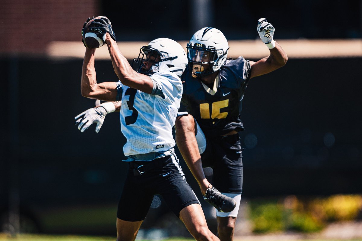1 Ja’Cari Henderson (<a href="/JaCariH10/">Cari</a>) days until the UCF opener:

- 6’0” 165lb RS Freshman DB 
- From Sanford @SSNolesFootball
- Played in 4 games in ’22
- #1 on Sentinel ‘22 Super60
- #38 on USA Today FL Top 100
- 3⭐️ with 25+ offers including Miami, UF, FSU, UK, TN
- Played HS 🏀