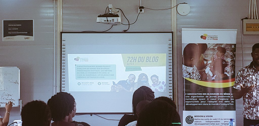 BELLOGaniath's tweet image. @iamTontonMax actuellement à #class19 de Dogbo pour parler &quot;des métiers du numérique&quot; à l&apos;initiative de l&apos;@ab_benin 
#72hdublog 

@EmmanuelGanse @MariamarConon 
@saliaichat 
@jnoumonvii