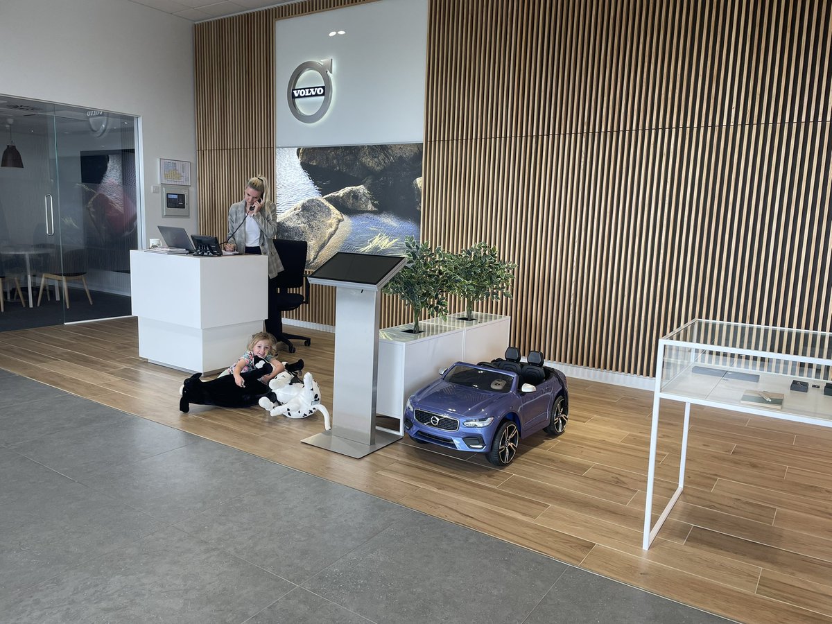 RubyCassxo's tweet photo. Spot the new worker at @ListersVolvo @ListersGroup @VolvoCarUK in Leamington - thanks for making us very welcome while we waited 🥰 https://t.co/A1AdHmkUyt